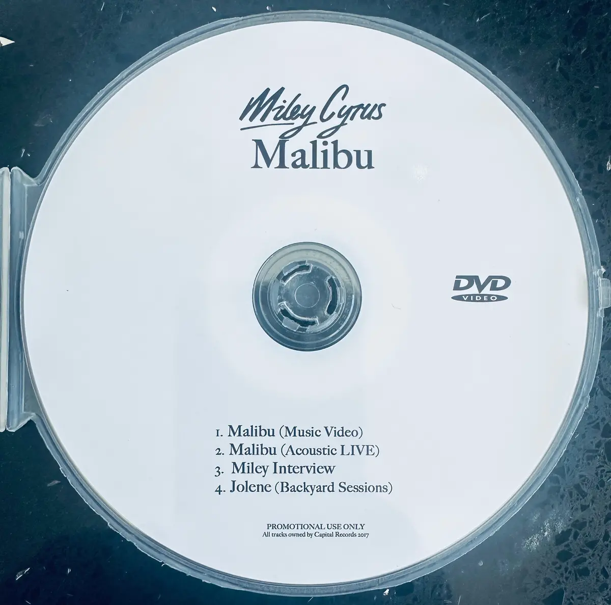 Miley Cyrus - Malibu (Dvd)  Music Video + Live 1