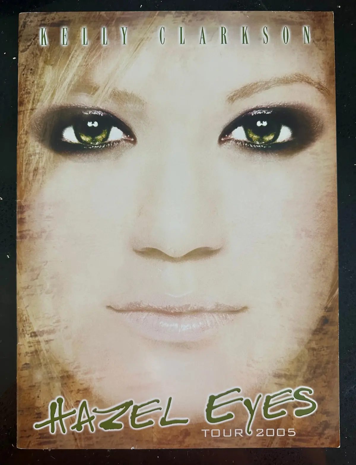 Kelly Clarkson Tour Book 2005 Used -Usa Orders Only 1