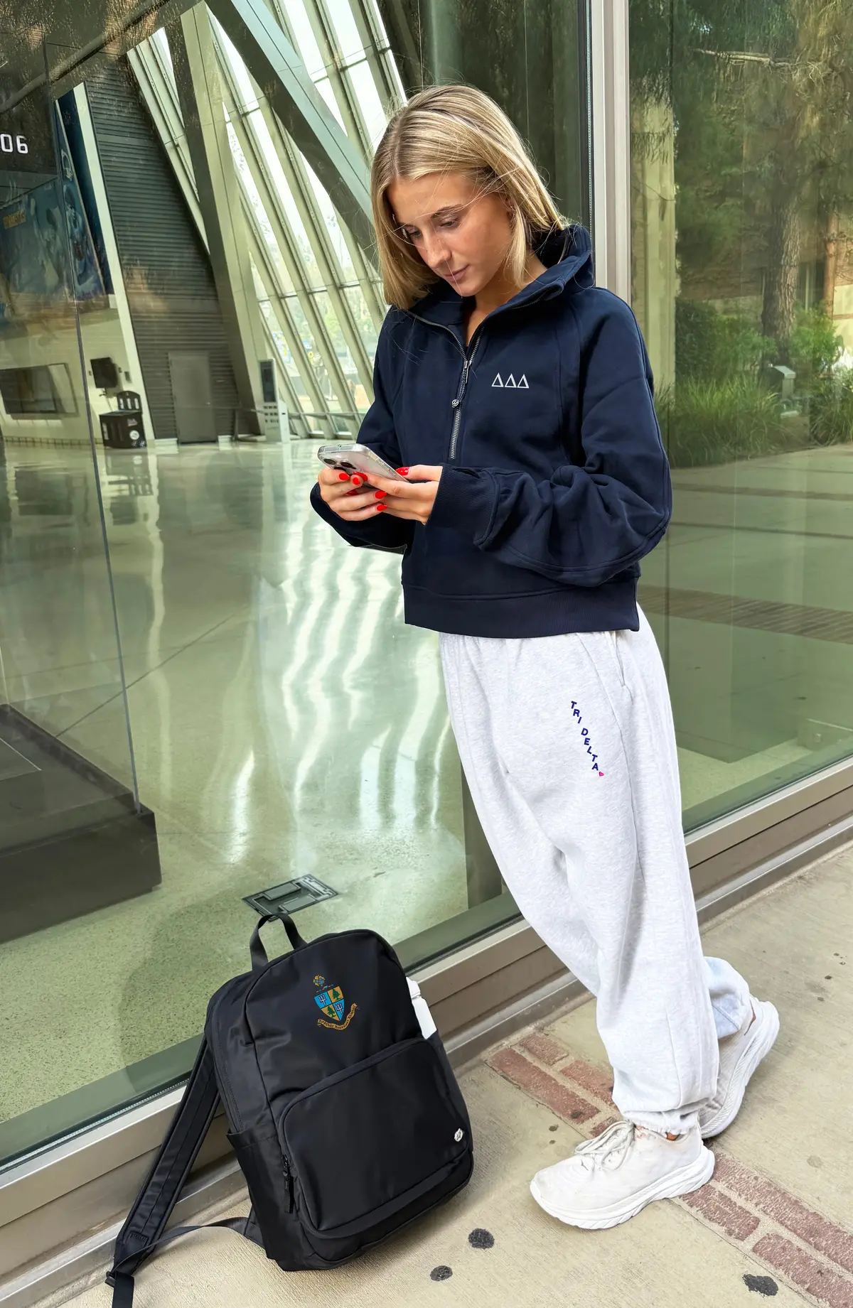Delta Delta Delta Lululemon Scuba Mid-Rise Oversized Jogger 2