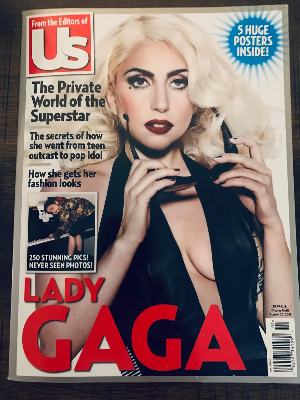 Lady Gaga - Us Magazine W/ Posters (Aug. 2011) 1