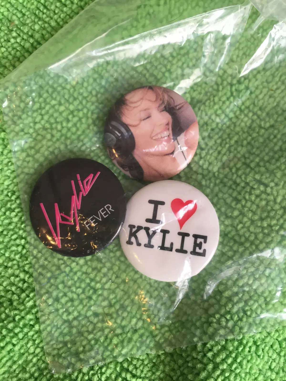 Kylie Minogue - Fever Pin Set - Official Promo 1