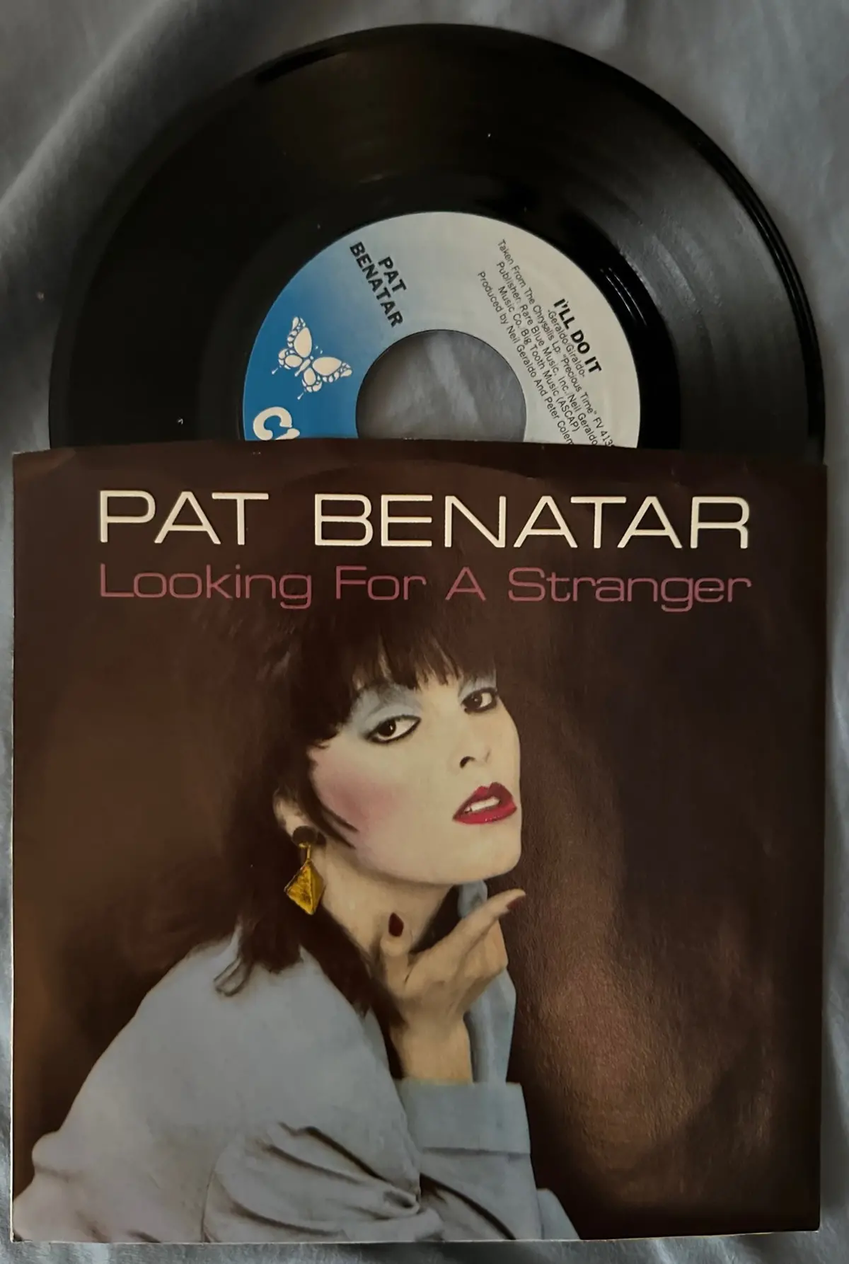 Pat Benatar - Looking For A Stranger 45 Record (7" Vinyl) - Used 2