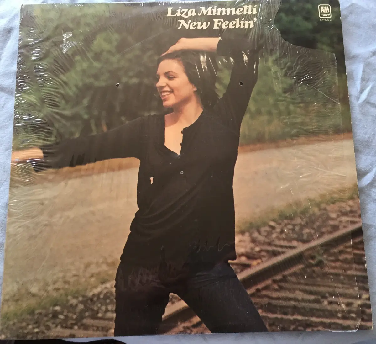 Liza Minnelli - New Feelin' Lp Vinyl (Used) 1