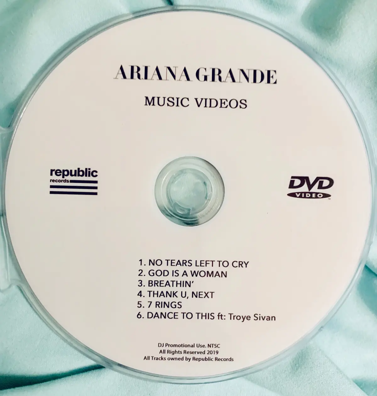 Ariana Grande - Music Videos 2018/2019 Dvd (Ntsc) 1
