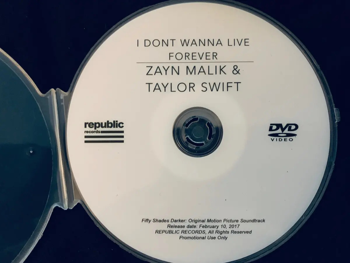 Zayn Malik & Taylor Swift / I Don't Wanna Live Forever Dvd Promo 1