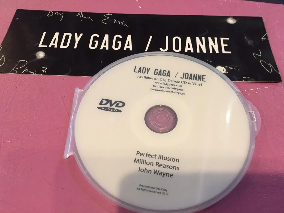 Lady Gaga - Dvd + Joanne Promo Sticker 1